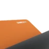 Mata do gry firmy Gamegenic w kolorze pomarańczowym. Logo na macie